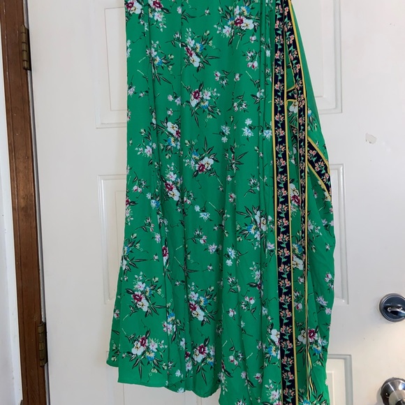 Sexy long skirt can be worn many ways - Picture 2 of 3